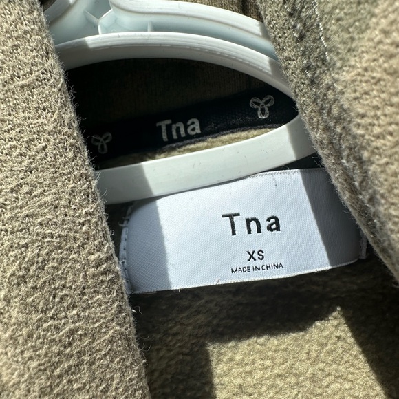 Aritzia TNA sweater size xs - Picture 2 of 2